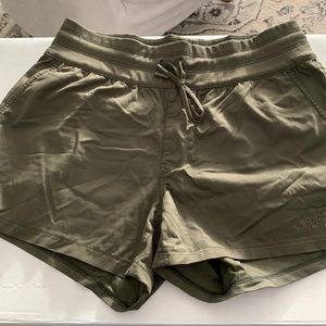 Forest green North Face shorts with POCKETS!